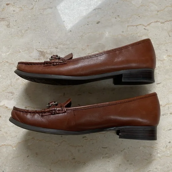 Etienne Aigner Size 8 women’s brown loafers - Picture 3 of 5